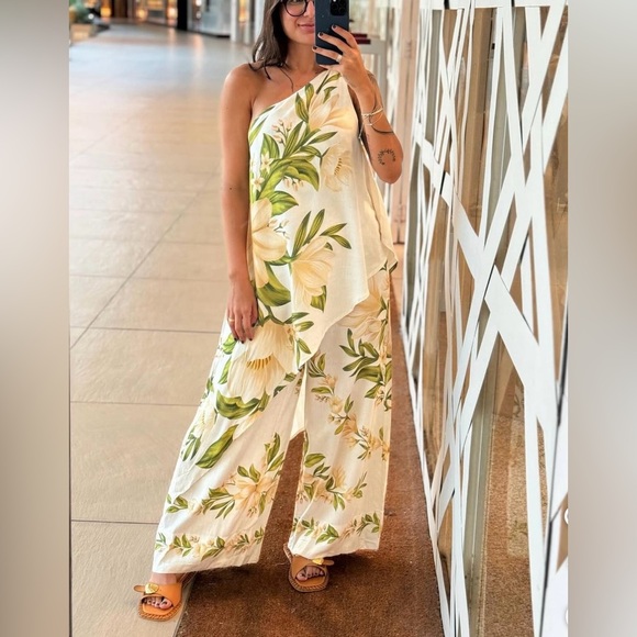 FARM Rio Pants - FARM Rio Floral Asymmetrical Jumpsuit Size M